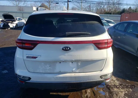 2020 Kia Sportage Lx z USA, uszkodzony, nr VIN KNDPMCAC8L7823672